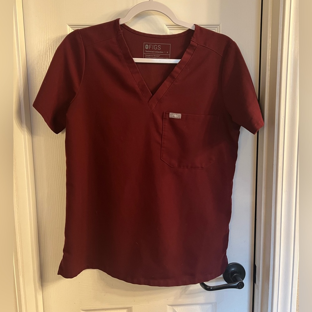 Figs burgundy catarina one pocket scrub top scrub top. Size medium